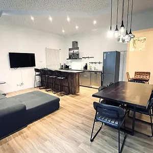 Loft Directly Next To Oktoberfest And Downtown Apartment
